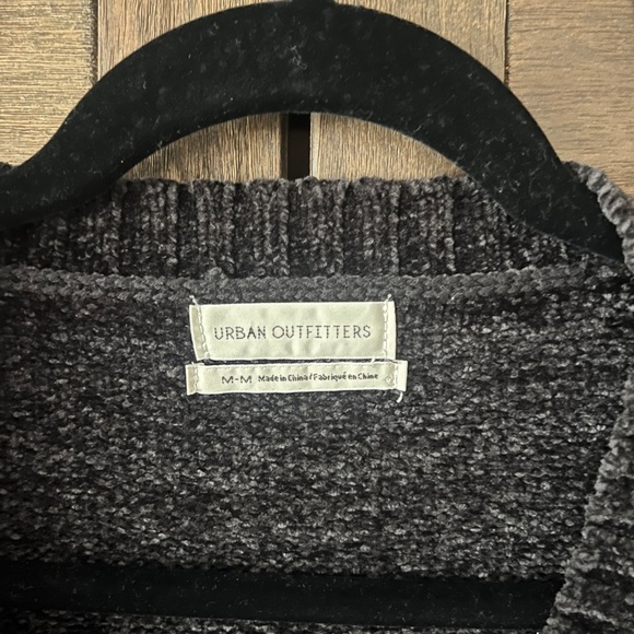 Urban Outfitters Chenille Knit Loose Fit Cropped Cardigan Sweater Size Medium - Picture 5 of 8